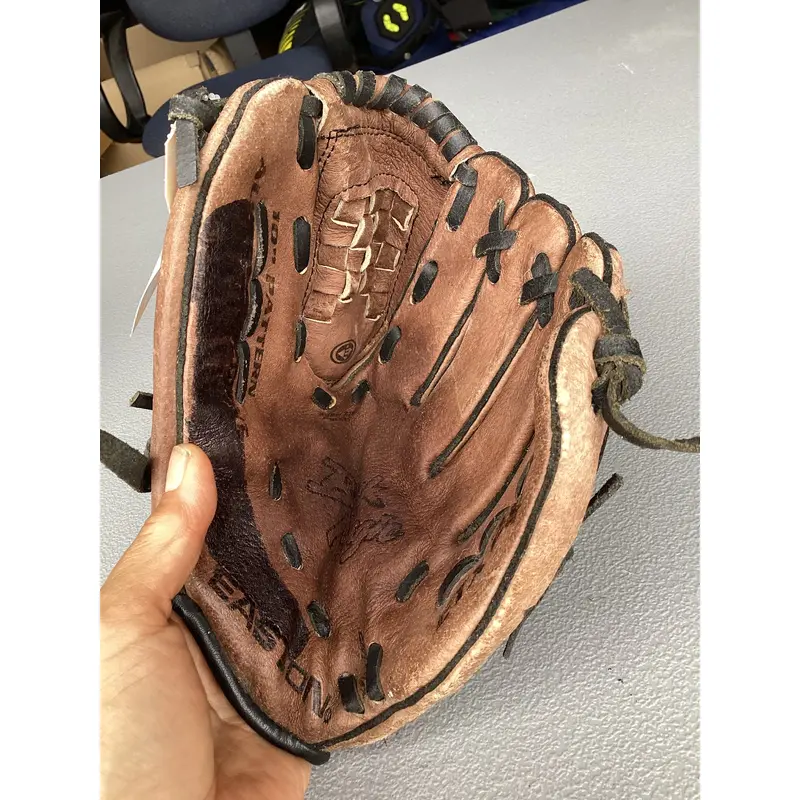 Brown Easton Black Magic ETX200 Right Hand Throw Infield Baseball Glove 10" (Used)