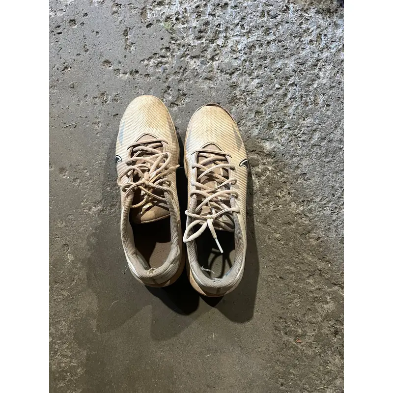 White Men's Size M 9.5 (W 10.5) Nike Low Top Molded Cleats (Used)