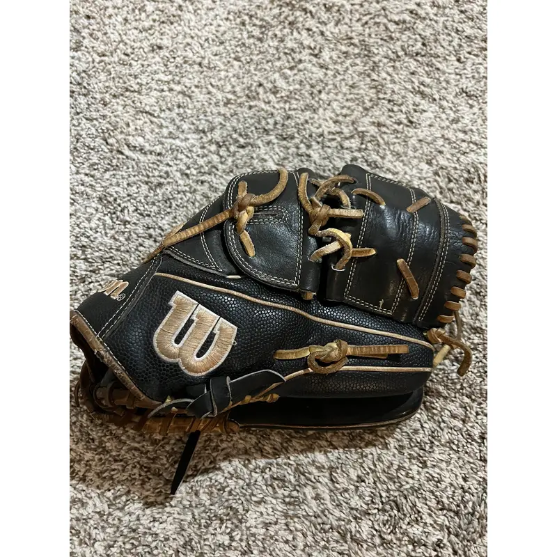 2022 Wilson A2000 RH Pitcher's Baseball Glove 12" (Used)