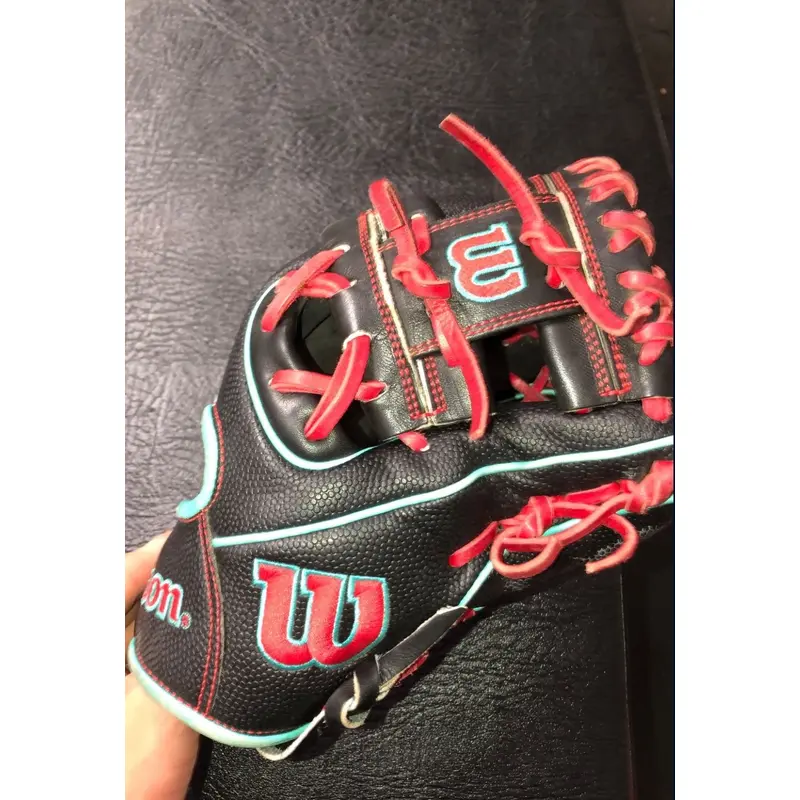 2023 Wilson RH Infield A2000 Baseball Glove 11.5" (Used)