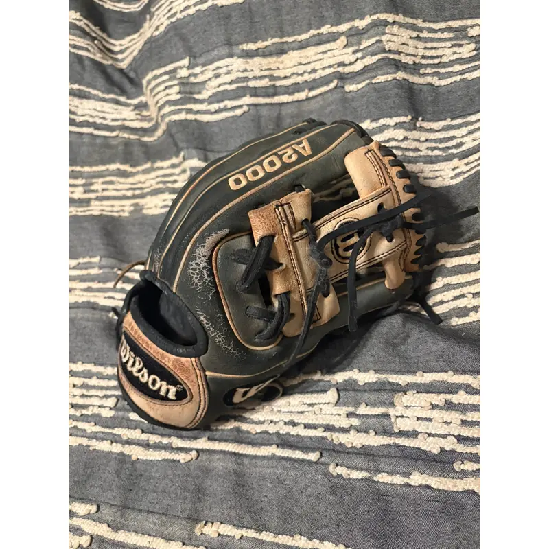 Wilson A2000 RH Infield Baseball Glove 11.5" (Used)
