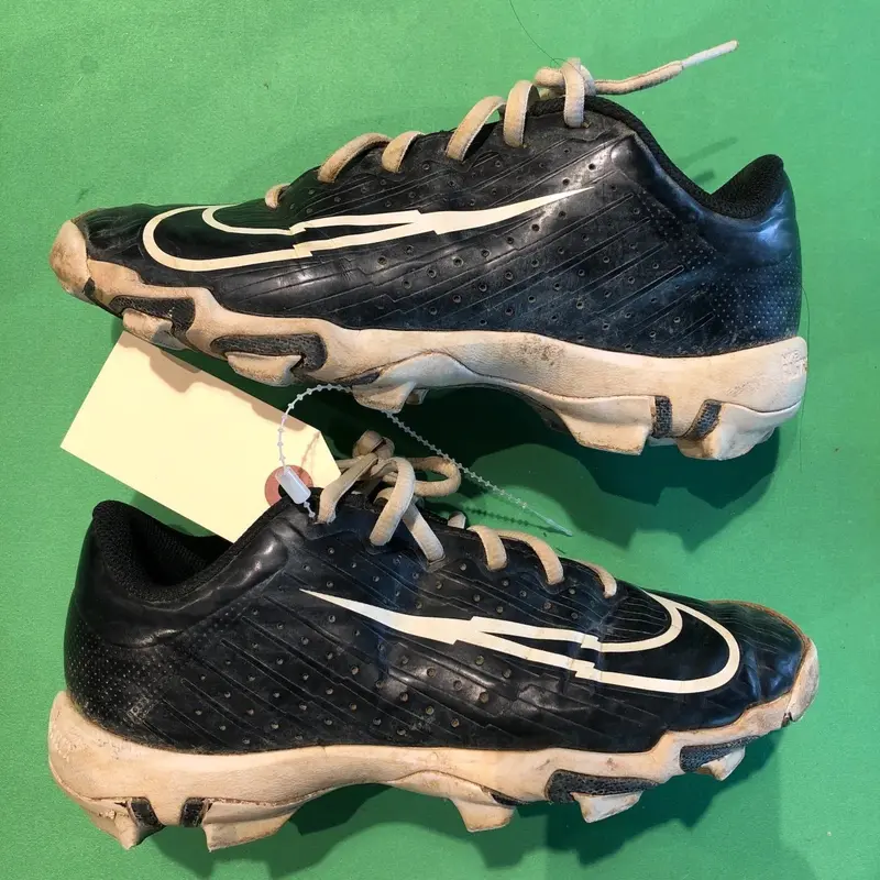Used Youth 3.5 Molded Nike Vapor Baseball Cleats
