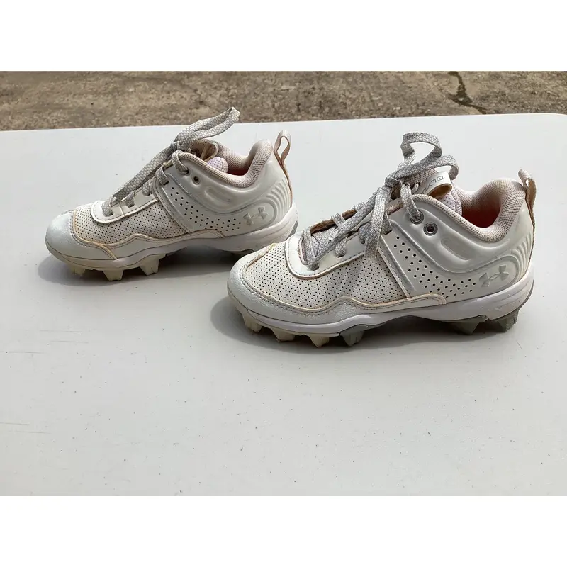 White Kid's 12K Youth Under Armour Low Top Footwear Molded Cleats (Used)
