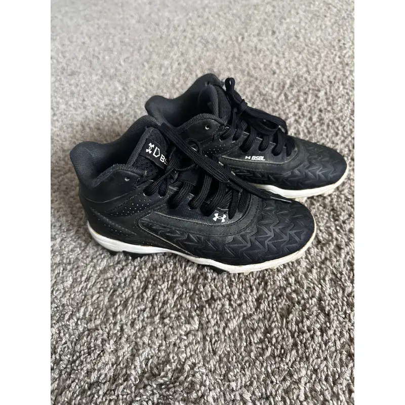 Black Kid's 13K (Little Kids) Youth Under Armour High Top (Used)