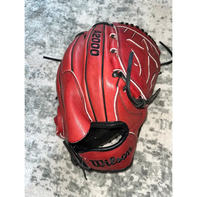 2025 Wilson RH Pitcher's A2000 Baseball Glove 12" (Used)