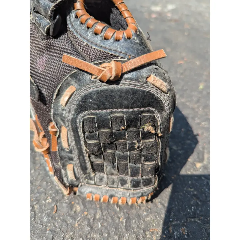 Outfield RH Adidas Easy Close Baseball Glove 9.5" (Used)
