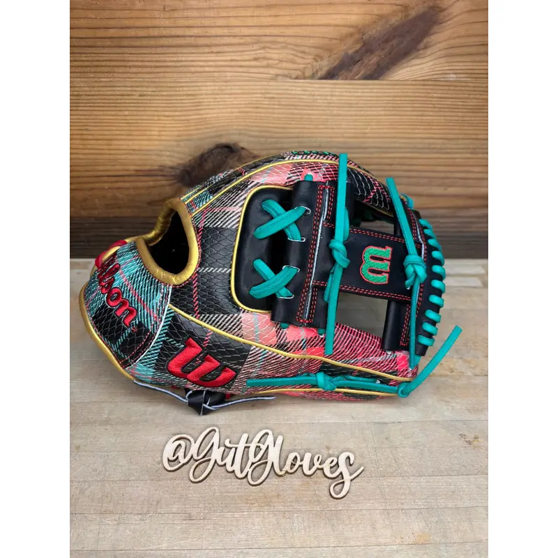 Wilson A2000 11.5 1786 2023 Christmas Plaid