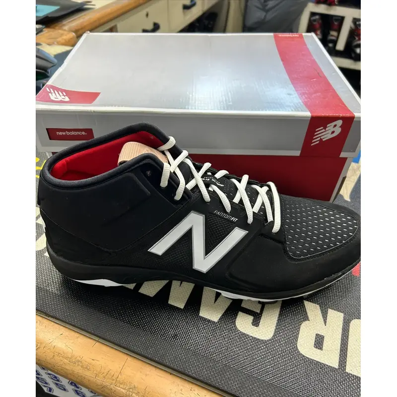 New Balance PM3000 Molded Baseball Cleat | Size 16 | New, in box