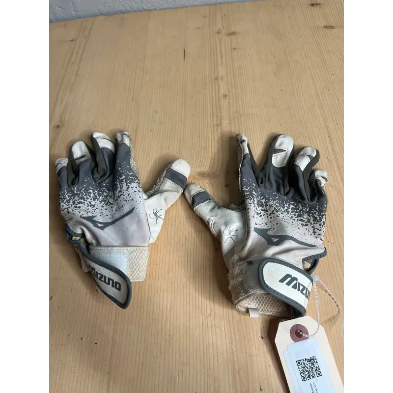 White Used Medium Mizuno Batting Gloves