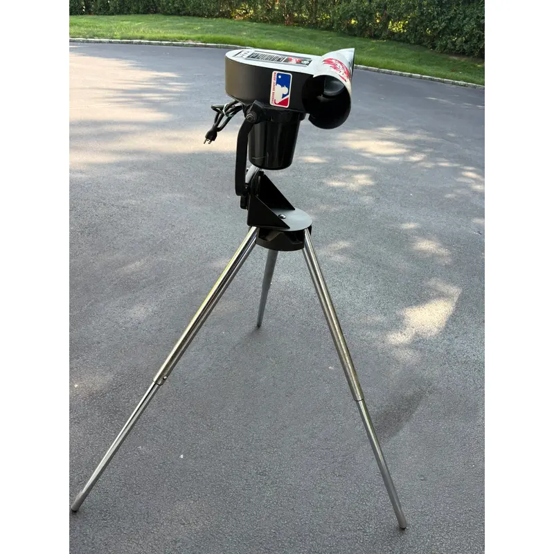 ATEC Wilson Hitting Streak Pitching Machine (STAND   50FT EXTENSION CORD INCLUDED)