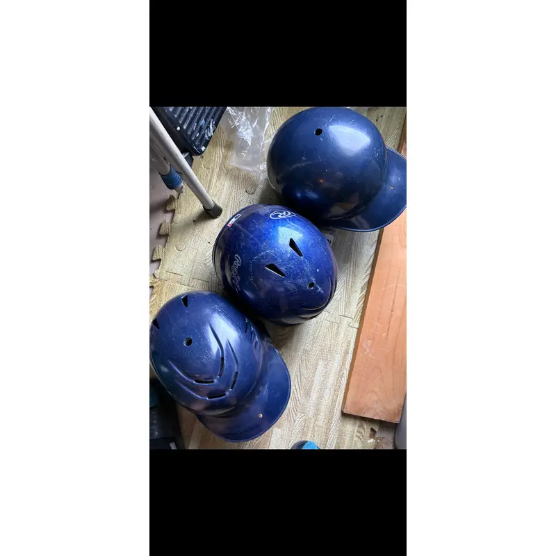 Lot of 4 baseball batting helmets blue