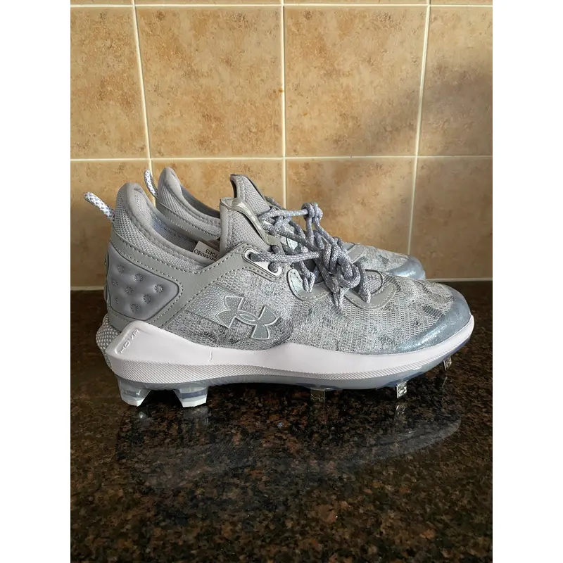 Under Armour Harper 8 Low ST Baseball Cleats Mens size 7 (Womens Size 8.5)