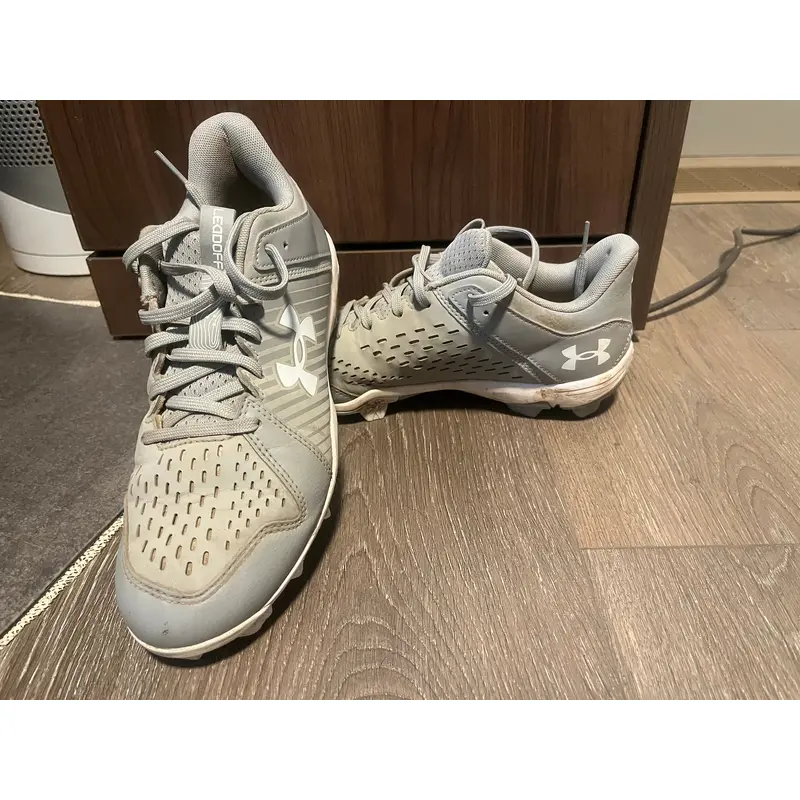 Under Armour Baseball Cleats  Size 6.5