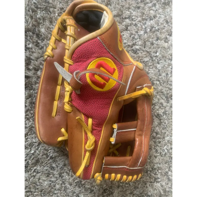 2023 Infield Wilson Right Hand Throw A2000 Baseball Glove 11.75" (Used)