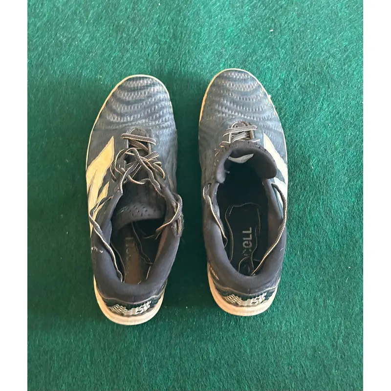 Men's Size M 10.0 (W 11.0) Youth New Balance Low Top 4040 Molded Cleats (Used)