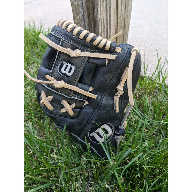 Infield RH Wilson A2000 Baseball Glove 11.5" (Used)