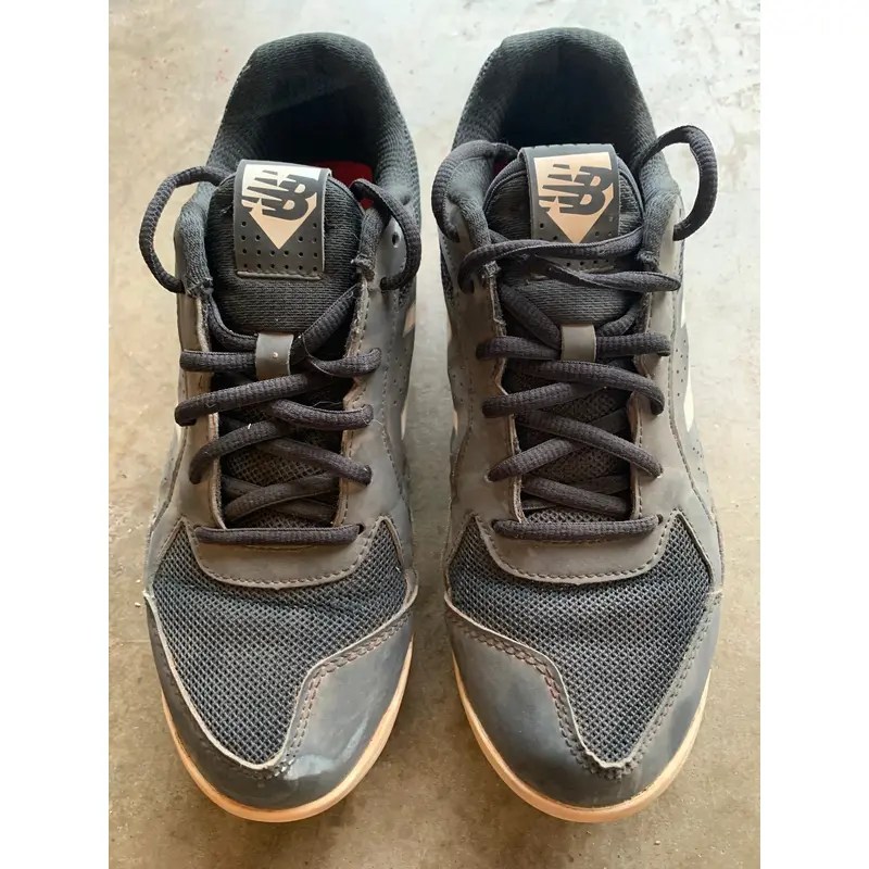 New balance Baseball Cleats Youth Size 6