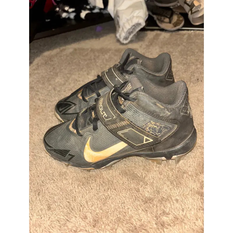 Nike trout cleats
