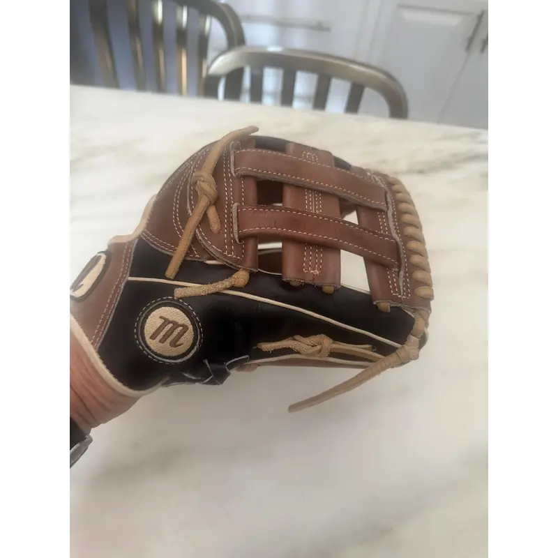 Marucci RH Infield Honor the Game Baseball Glove 11.5" (Like new)