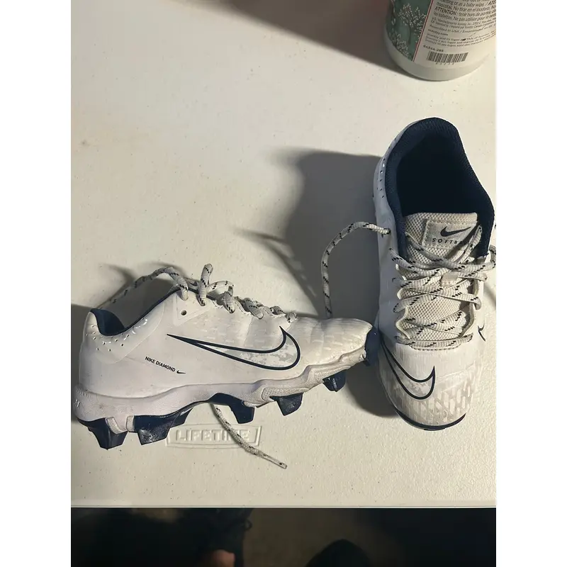 White Kid's  Youth Nike Low Top Molded Cleats (Used)