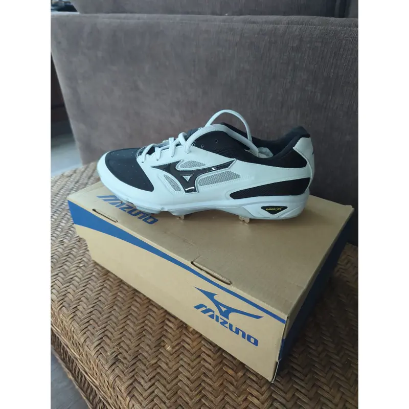 White Men's Size M 7.5 (W 8.5) Adult Mizuno Low Top Metal (New)