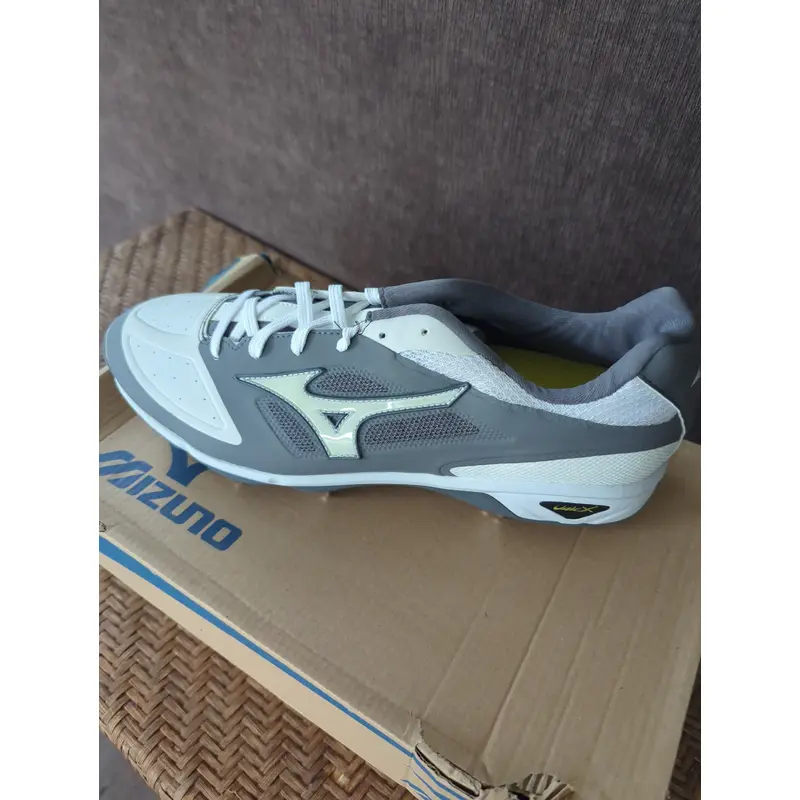 Gray Men's Size M 7.5 (W 8.5) Adult Mizuno Low Top Metal (New)