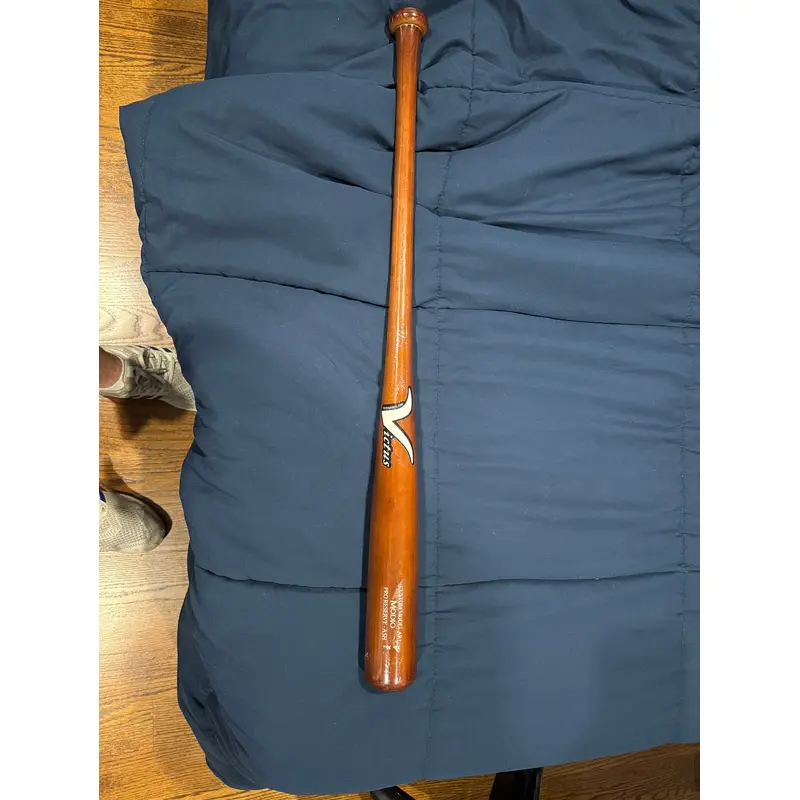 Victus Bat  Pro Model AR1 30 oz 32" (Used)
