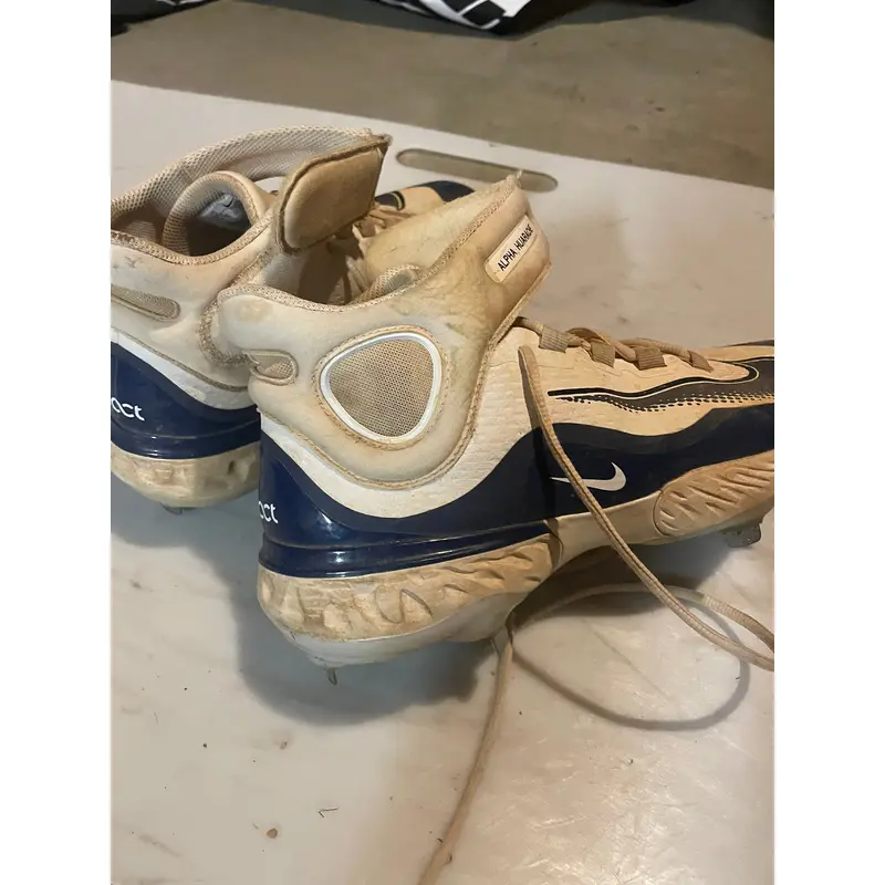 White Used Men's High Top Metal Nike alpha huarache elite 4
