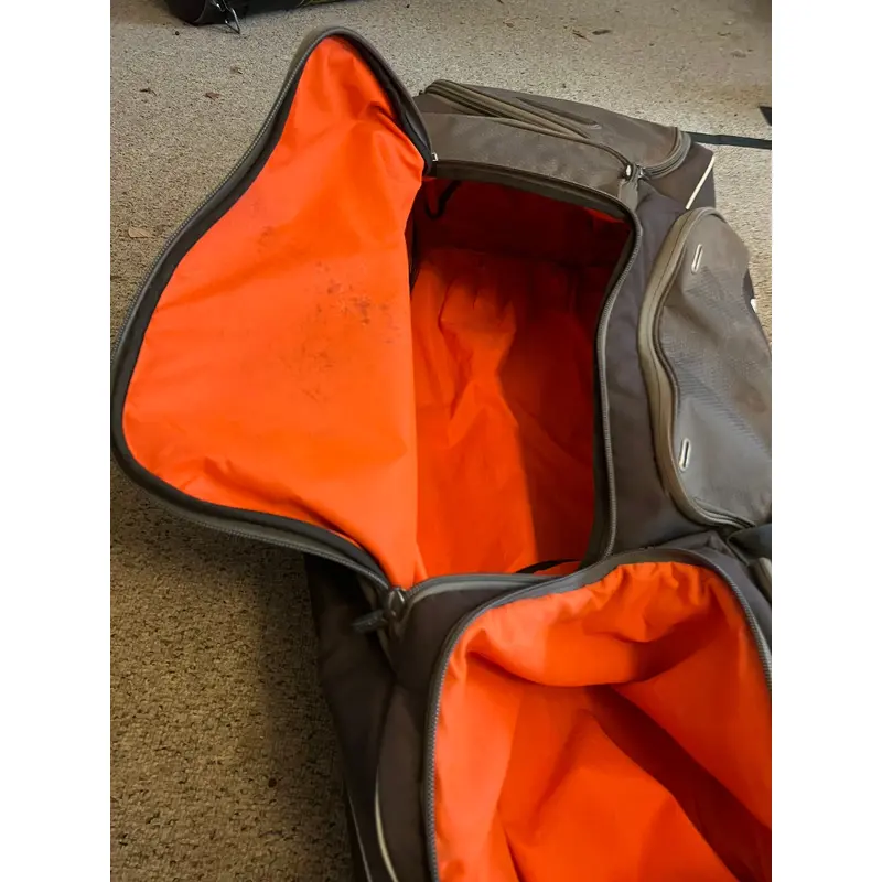 Easton Rolling Bag for Catchers Gear  Excellent Condition