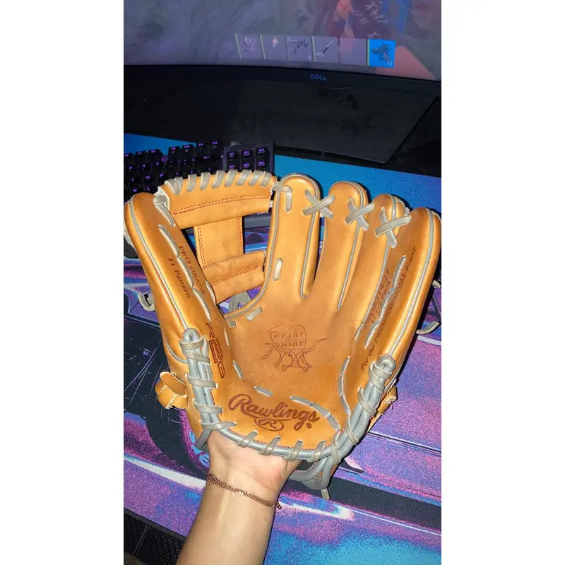 Rawlings Right Hand Throw Infield Heart of the Hide Baseball Glove 11.5" (Used)