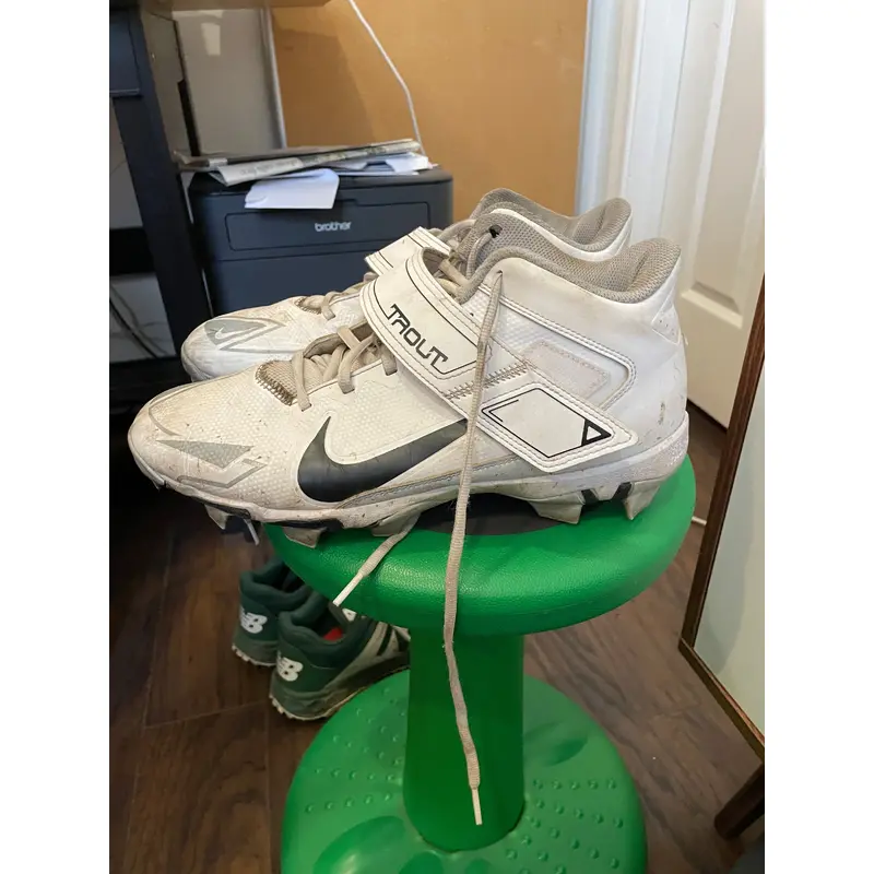White Used Adult Men's Size 10 (Women's 11) Molded Cleats Nike Trout High Top