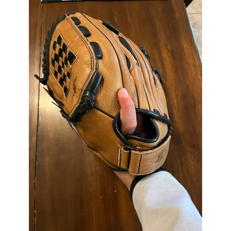 Easton professional lone Star Left Hand Throw 12in