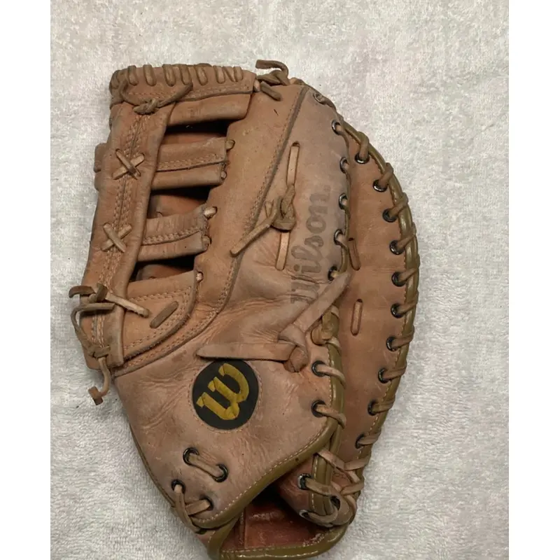 Wilson Right Hand Throw First Base A2854 Baseball Glove 13.5" (Used)