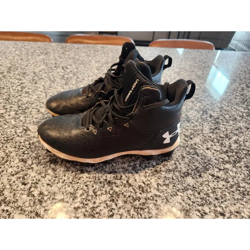 Black Kid's 6y Youth Under Armour High Top Molded Cleats (Used)