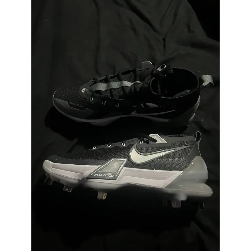 Black Men's Metal Low Top Force Zoom Trout 9  Size 9