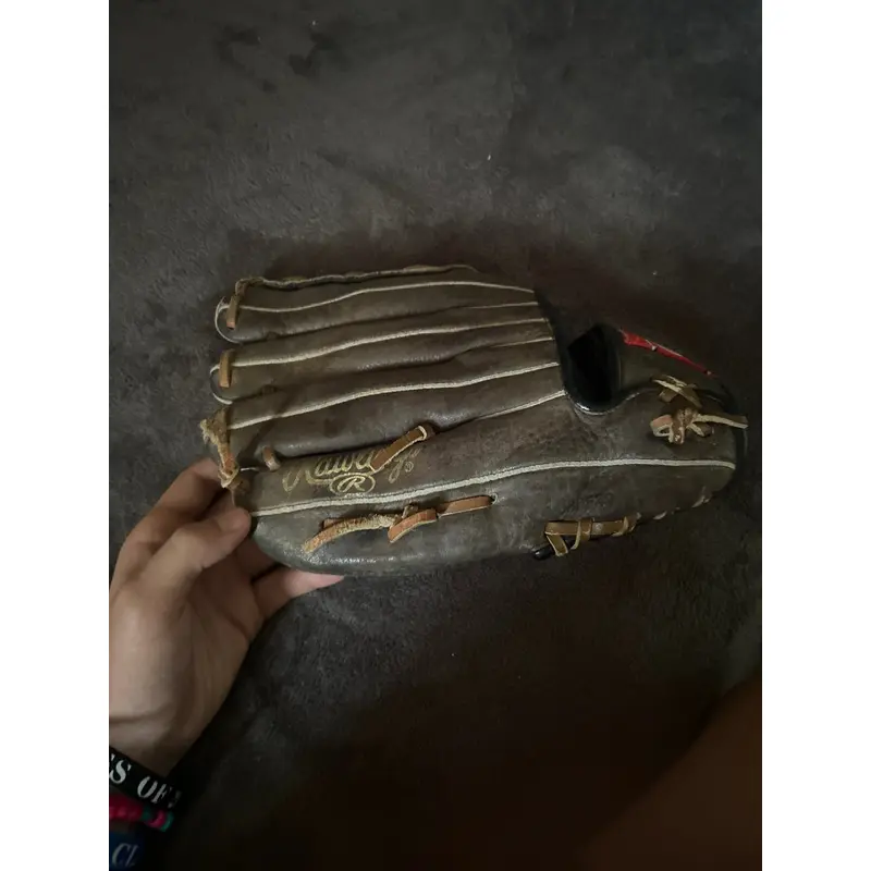 Used 2019 Pitcher's 11.5" Gold Glove Elite Baseball Glove