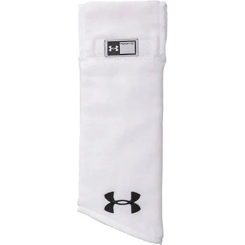 New UA FOOTBALL TOWEL WHITE 11347-97UUA20800-WHT