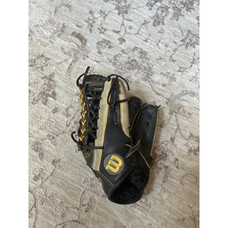 Wilson RH Outfield Baseball Glove 12.25" (Used)