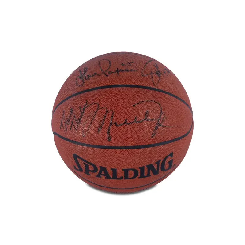 1992-93 Chicago Bulls NBA Champs Team Signed NBA Game Basketball Beckett COA