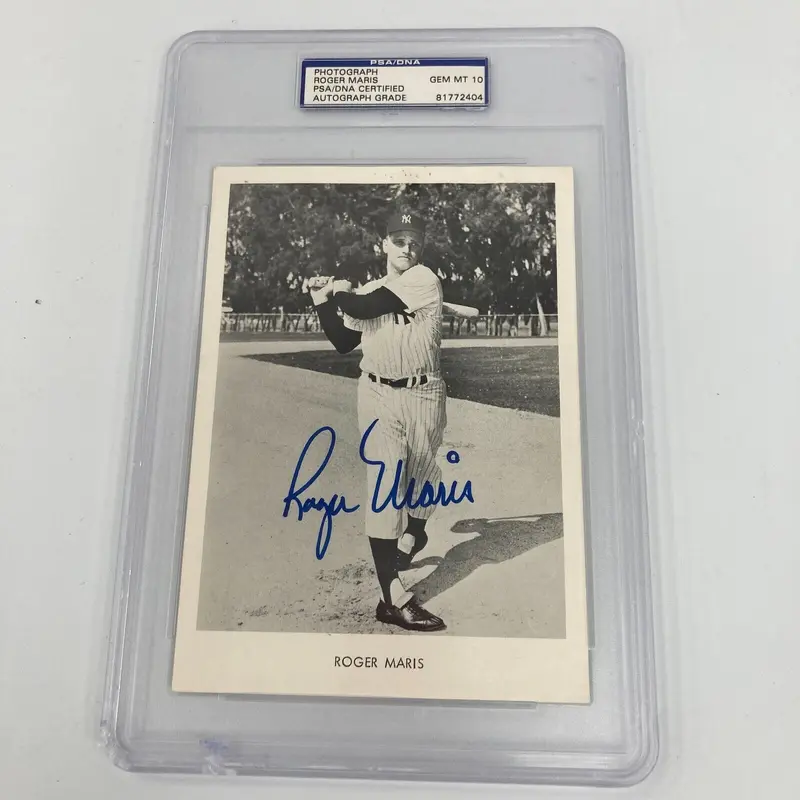 Roger Maris Signed Autographed Photo PSA DNA Graded 10 GEM MINT