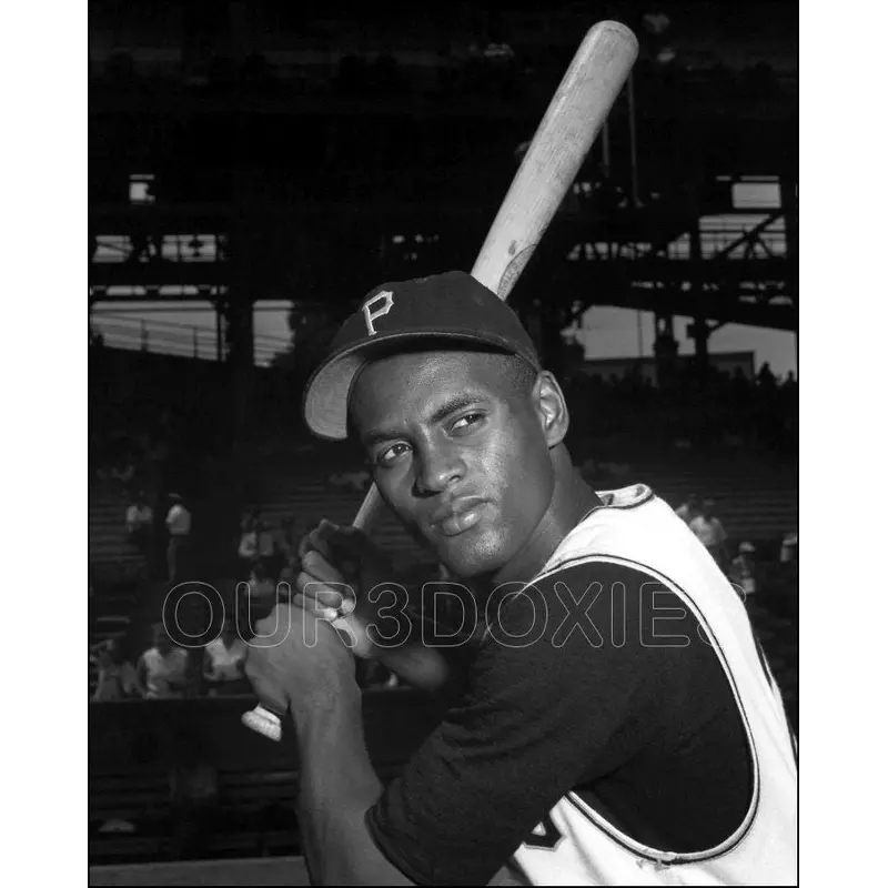 Roberto Clemente 8X10 Photo - Pittsburgh Pirates - 941