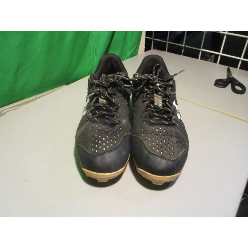 Used Under Armour Leadoff Size 9.5 Baseball Cleats