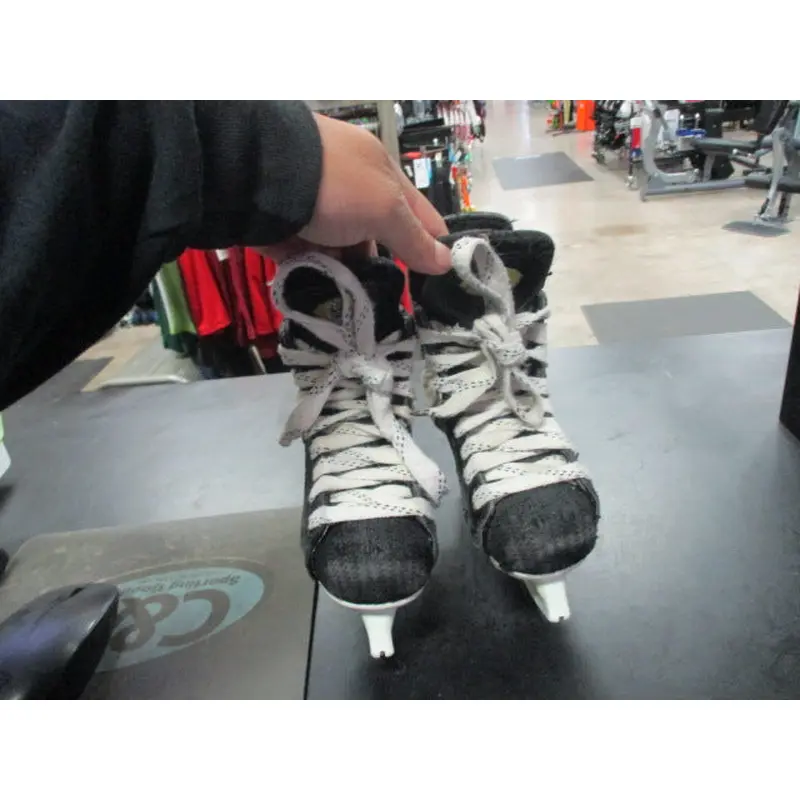 Used CCM 385 Tacks Size Youth 9 Ice Hockey Skates