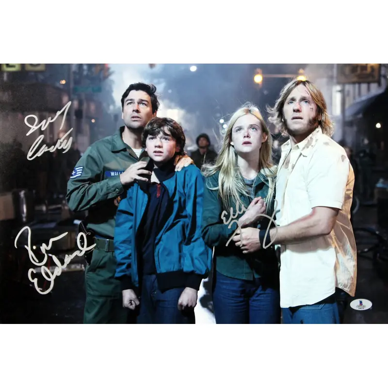 Super 8 Joel Courtney, Elle Fanning, Ron Eldard Signed 12x18 Photo BAS #A00379