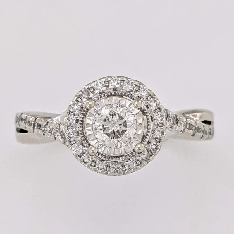 14K WHITE .66 CARAT TOTAL WEIGHT I1 I DIAMOND ROUND (46) HALO ESTATE RING 4.5 GRAMS