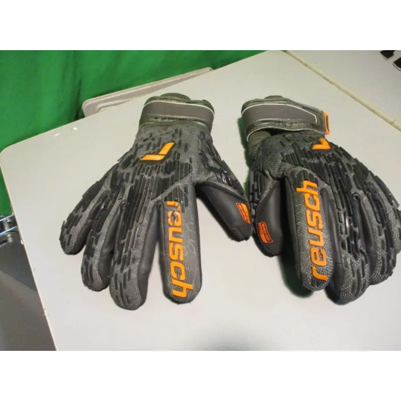 Used Reusch Attrakt Grip Finger Size 9 Support Soccer Goalkeeper Gloves