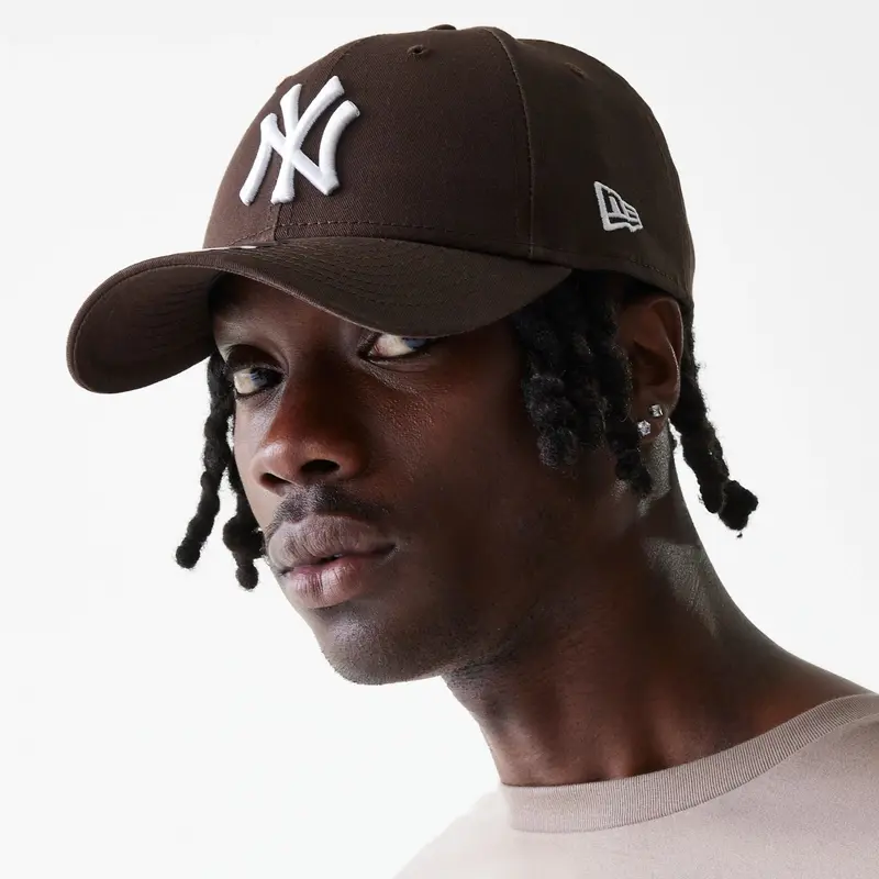 New York Yankees League Essential Dark Brown 9FORTY Adjustable Cap