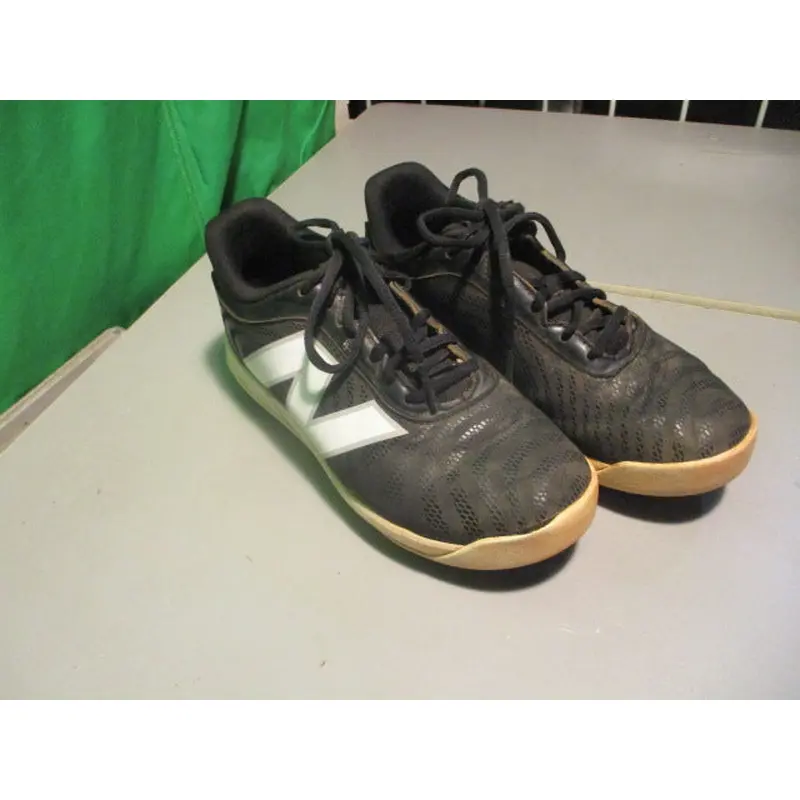 Used New Balance 4040v7 Size 5.5 Cleats
