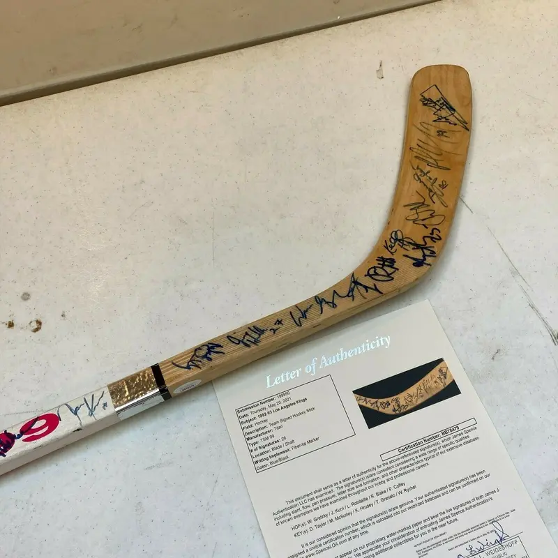 1992-93 Los Angeles Kings Stanley Cup Team Signed Stick Wayne Gretzky JSA COA
