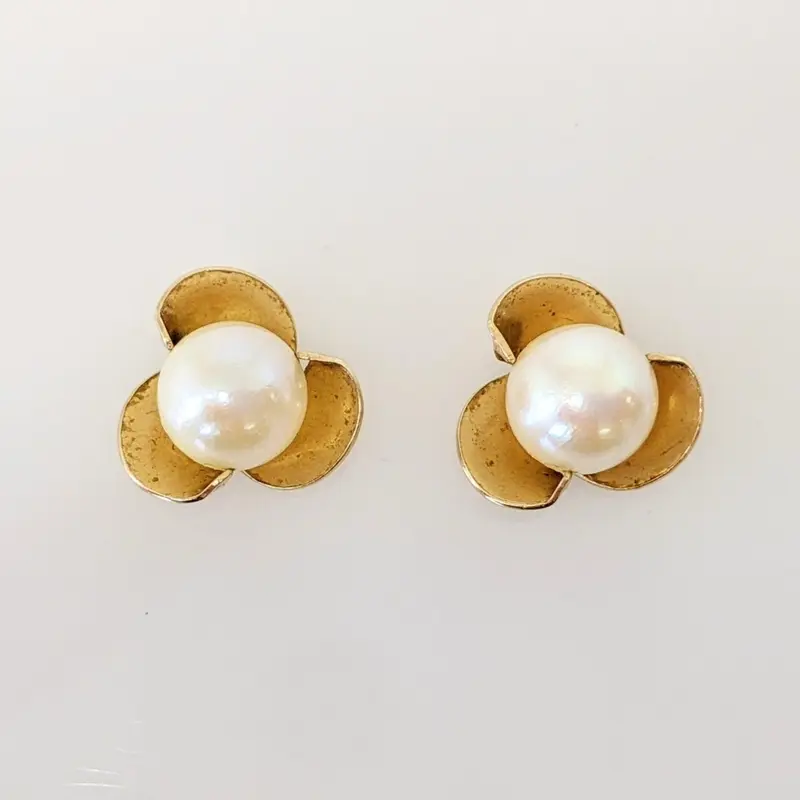 14K PEARL ROUND 6MM GOLD PETAL ESTATE STUD EARRINGS 1.4 GRAMS